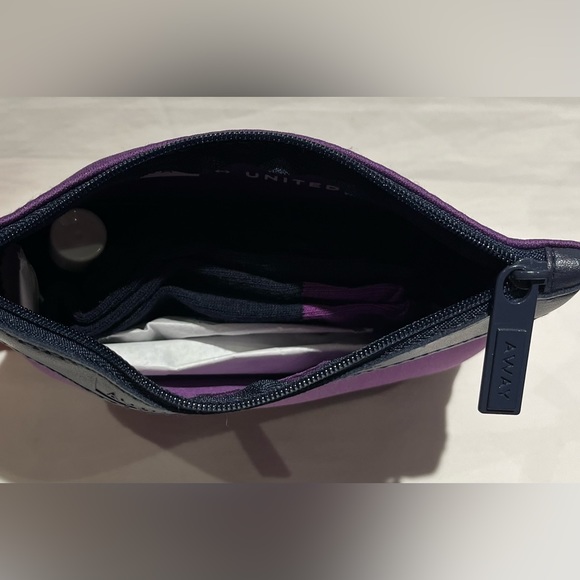 United Airlines AWAY In Flight Amenity Kit - Picture 3 of 9